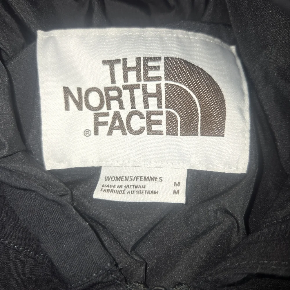 The North Face Women's Medium Black Ripstop Wind Hoodie Jacket New - Picture 5 of 8